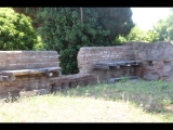 07277 ostia - regio iv - insula iv - forica (iv,iv,4) - cardo maximus - detail - suedseite - 06-2024.jpg